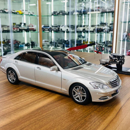 MotorHelix Mercedes-Benz S-Class S600L W221 1/18 Resin Model Iridium Silver - detailed collector display model
