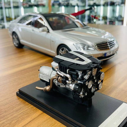 MotorHelix Mercedes-Benz S-Class S600L W221 1/18 Resin Model Iridium Silver - premium collector scale model