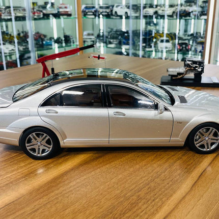 MotorHelix Mercedes-Benz S-Class S600L W221 1/18 Resin Model Iridium Silver - fine detailed model replica