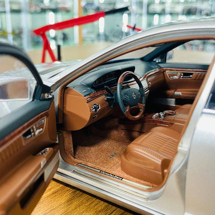 MotorHelix Mercedes-Benz S-Class S600L W221 1/18 Resin Model Iridium Silver - detailed die-cast style model