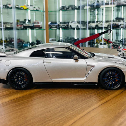 MotorHelix Nissan GT-R R35 50th Anniversary 1:18 Diecast Silver Ultimate Metal - studio product photo of the scale model