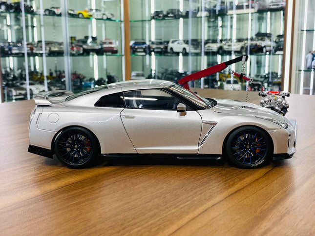 MotorHelix Nissan GT-R R35 50th Anniversary 1:18 Diecast Silver Ultimate Metal - studio product photo of the scale model