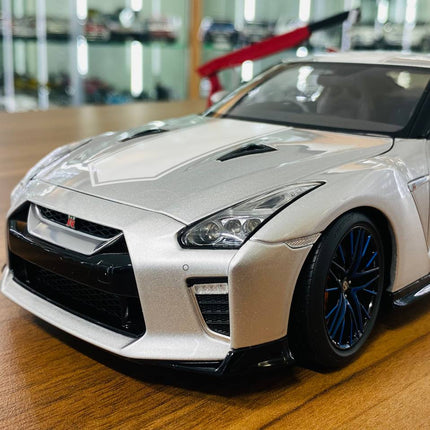 MotorHelix Nissan GT-R R35 50th Anniversary 1:18 Diecast Silver Ultimate Metal - detailed die-cast style model
