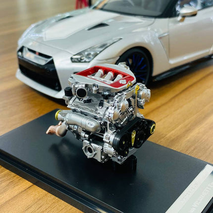 MotorHelix Nissan GT-R R35 50th Anniversary 1:18 Diecast Silver Ultimate Metal - showroom-quality model replica