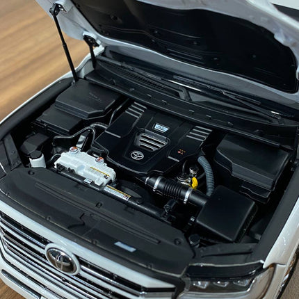 LCD Model Toyota Land Cruiser LC300 ZX White Full Opening 1:18 Diecast Model Car - scale model for display