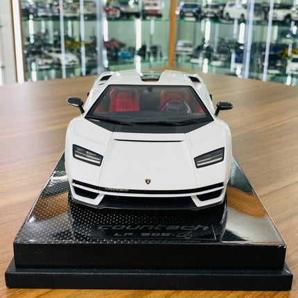 MR Collection 1/18 Lamborghini Countach LPi 800-4 Bianco Siderale Resin Model Limited Edition - fine detailed model replica