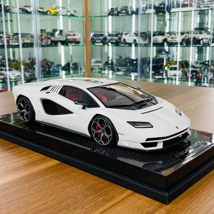 MR Collection 1/18 Lamborghini Countach LPi 800-4 Bianco Siderale Resin Model Limited Edition - detailed collector display mo