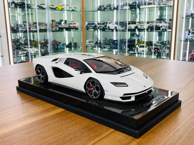 MR Collection 1/18 Lamborghini Countach LPi 800-4 Bianco Siderale Resin Model Limited Edition - detailed collector display mo
