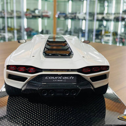 MR Collection 1/18 Lamborghini Countach LPi 800-4 Bianco Siderale Resin Model Limited Edition - studio product photo of the s