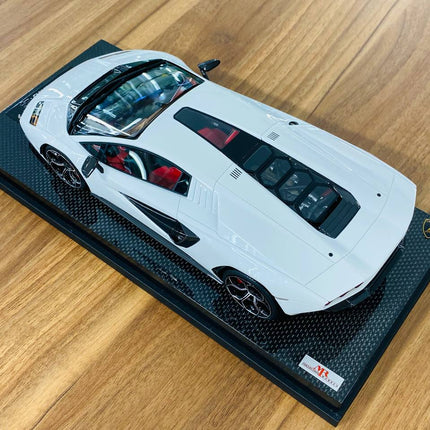 MR Collection 1/18 Lamborghini Countach LPi 800-4 Bianco Siderale Resin Model Limited Edition - collector edition scale model