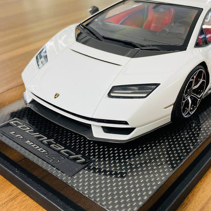MR Collection 1/18 Lamborghini Countach LPi 800-4 Bianco Siderale Resin Model Limited Edition - detailed die-cast style model
