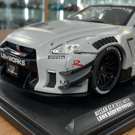 Solido Nissan GT-R R35 LBWK Body Kit With Figure Grey 1:18 Diecast - scale model for display