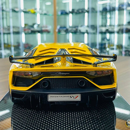 MR Collection Lamborghini Aventador SVJ 1/18 Resin Model Yellow Limited 01/01 - scale model for display