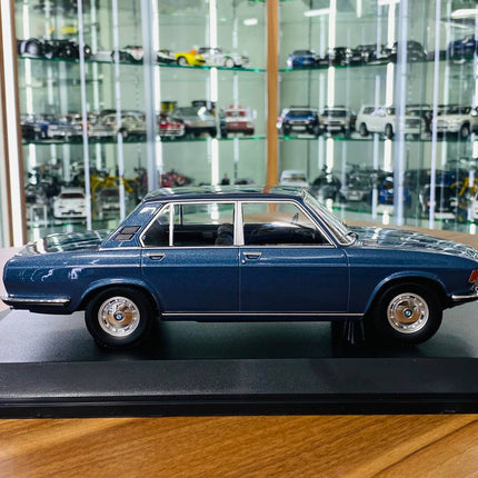 Minichamps BMW 2500 (1968) 1/18 Blue Metallic Diecast Model - collectible scale model car