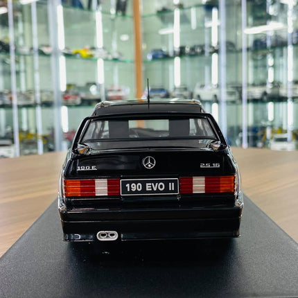 Solido Mercedes-Benz 190E EVO II 1:18 Diecast Model Car Black - detailed die-cast style model