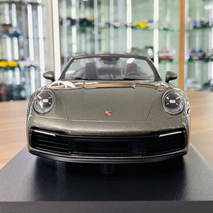 Minichamps Porsche 911 Carrera 4S Cabriolet 2019 1:18 Green Metallic Diecast Model Car - studio product photo of the scale mo