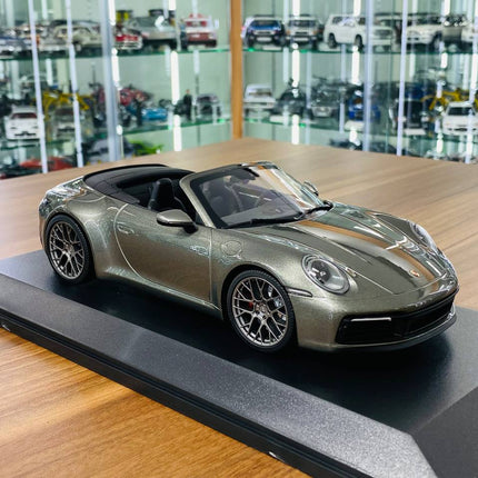 Minichamps Porsche 911 Carrera 4S Cabriolet 2019 1:18 Green Metallic Diecast Model Car - detailed collector display model