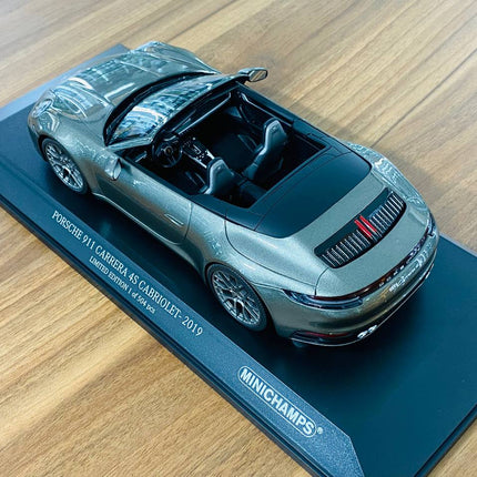 Minichamps Porsche 911 Carrera 4S Cabriolet 2019 1:18 Green Metallic Diecast Model Car - scale model for display