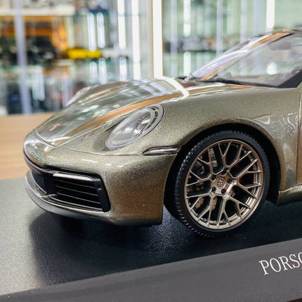 Minichamps Porsche 911 Carrera 4S Cabriolet 2019 1:18 Green Metallic Diecast Model Car - showroom-quality model replica