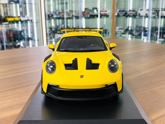 Minichamps 1/18 Porsche 911 (992) GT3 RS 2023 Diecast Model Yellow Black Wheels Limited 300 Pcs - studio product photo of the