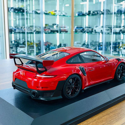 Minichamps 1/18 Porsche 911 (991.2) GT2 RS 2018 Red Diecast Model - fine detailed model replica