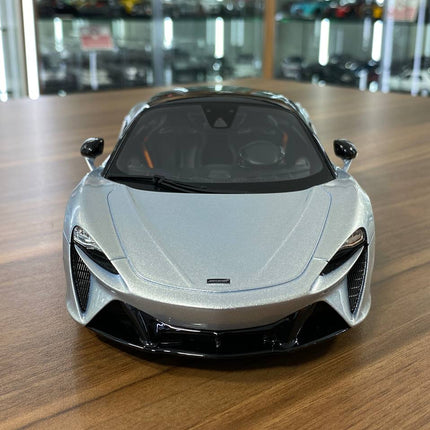 GT Spirit McLaren Artura 2021 1:18 Resin Model Car Silver Limited 999 Pcs - studio product photo of the scale model