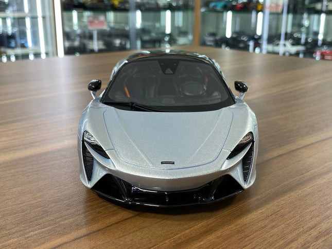 GT Spirit McLaren Artura 2021 1:18 Resin Model Car Silver Limited 999 Pcs - studio product photo of the scale model