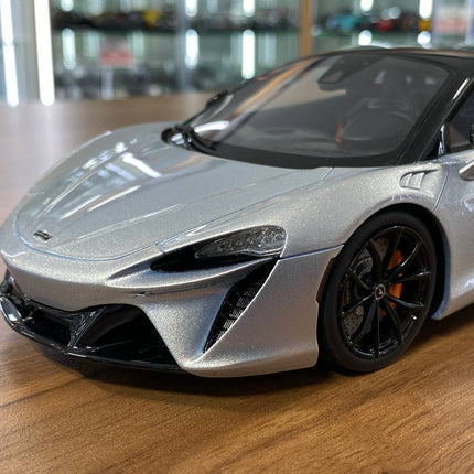 GT Spirit McLaren Artura 2021 1:18 Resin Model Car Silver Limited 999 Pcs - scale model for display