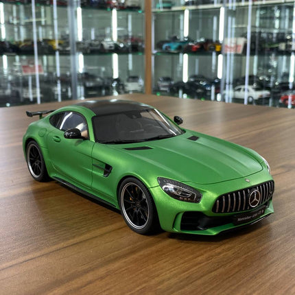 GT Spirit Mercedes Benz AMG GT R V8 Biturbo 2017 1:18 Green Limited 999 pcs - detailed collector display model