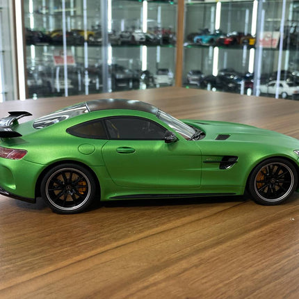 GT Spirit Mercedes Benz AMG GT R V8 Biturbo 2017 1:18 Green Limited 999 pcs - collectible scale model car