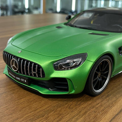GT Spirit Mercedes Benz AMG GT R V8 Biturbo 2017 1:18 Green Limited 999 pcs - scale model for display