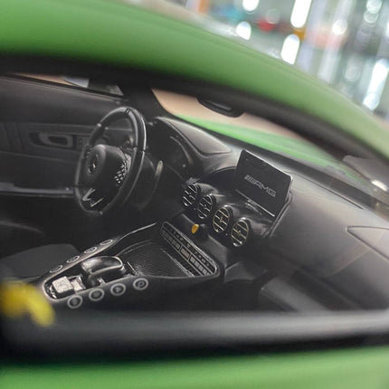 GT Spirit Mercedes Benz AMG GT R V8 Biturbo 2017 1:18 Green Limited 999 pcs - collector edition scale model