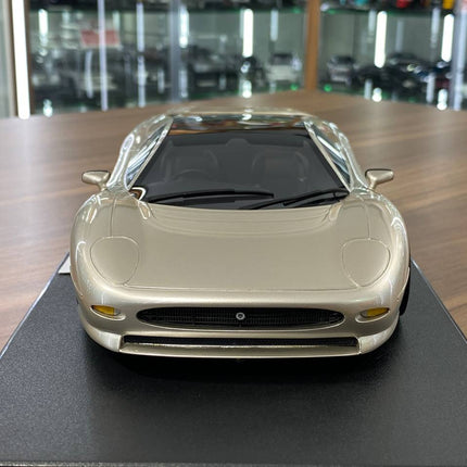 GT Spirit 1:18 Resin Jaguar XJ220 1992 Gold Limited Edition Model - studio product photo of the scale model
