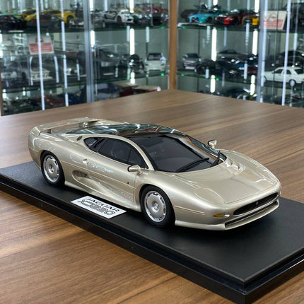 GT Spirit 1:18 Resin Jaguar XJ220 1992 Gold Limited Edition Model - detailed collector display model