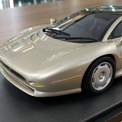 GT Spirit 1:18 Resin Jaguar XJ220 1992 Gold Limited Edition Model - scale model for display