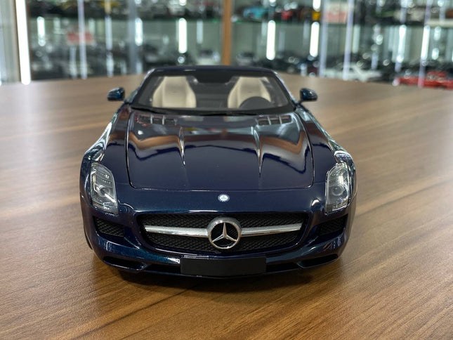 1/18 Diecast Minichamps Mercedes-Benz SLS AMG Roadster (2011) – Blue ( Full Opening) - studio product photo of the scale mode