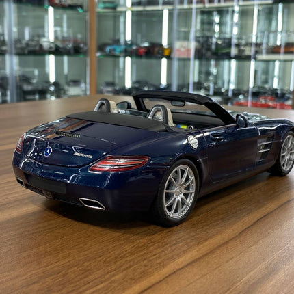 1/18 Diecast Minichamps Mercedes-Benz SLS AMG Roadster (2011) – Blue ( Full Opening) - fine detailed model replica