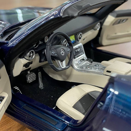 1/18 Diecast Minichamps Mercedes-Benz SLS AMG Roadster (2011) – Blue ( Full Opening) - collector edition scale model