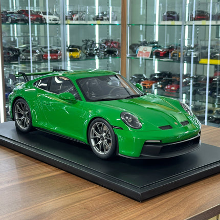 GT Spirit Porsche 911 GT3 1:8 Resin Model Green Limited 300 Pcs - detailed collector display model