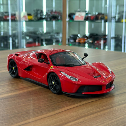 Bburago Ferrari La Ferrari 1/18 Diecast Model Car Red - detailed collector display model