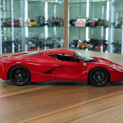 Bburago Ferrari La Ferrari 1/18 Diecast Model Car Red - scale model for display