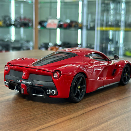 Bburago Ferrari La Ferrari 1/18 Diecast Model Car Red - detailed die-cast style model