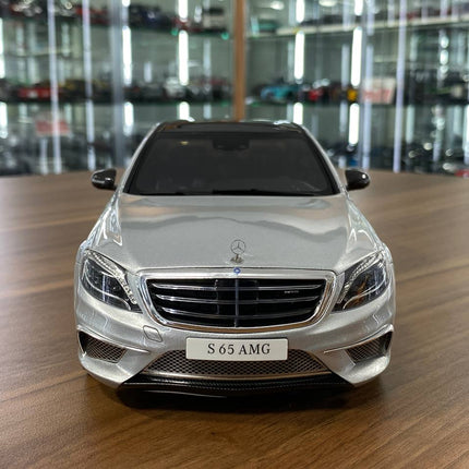 GT Spirit 1/18 Resin Mercedes Benz S 65 AMG W222 2016 Silver - studio product photo of the scale model