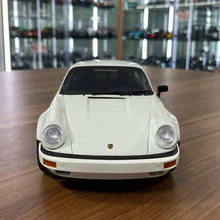 GT Spirit Porsche 911 SC RS 1984 1/18 Resin Model White - studio product photo of the scale model