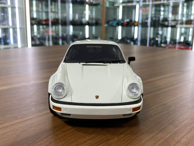 GT Spirit Porsche 911 SC RS 1984 1/18 Resin Model White - studio product photo of the scale model