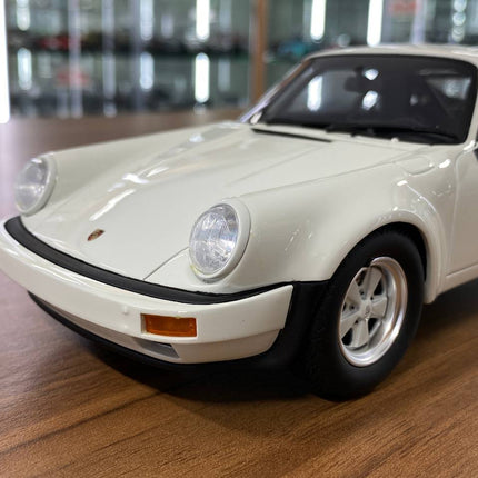 GT Spirit Porsche 911 SC RS 1984 1/18 Resin Model White - collector edition scale model