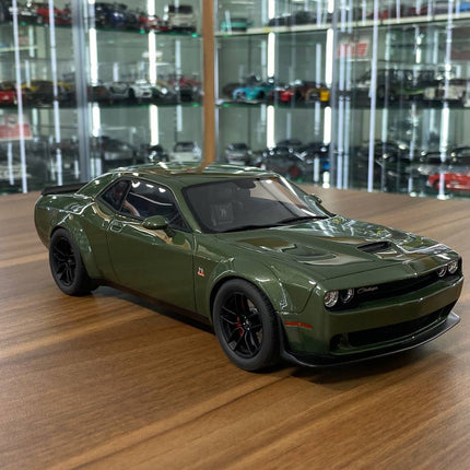 GT Spirit 1:18 Dodge Challenger R/T Scat Pack Widebody 2019 Green Limited 999 - detailed collector display model