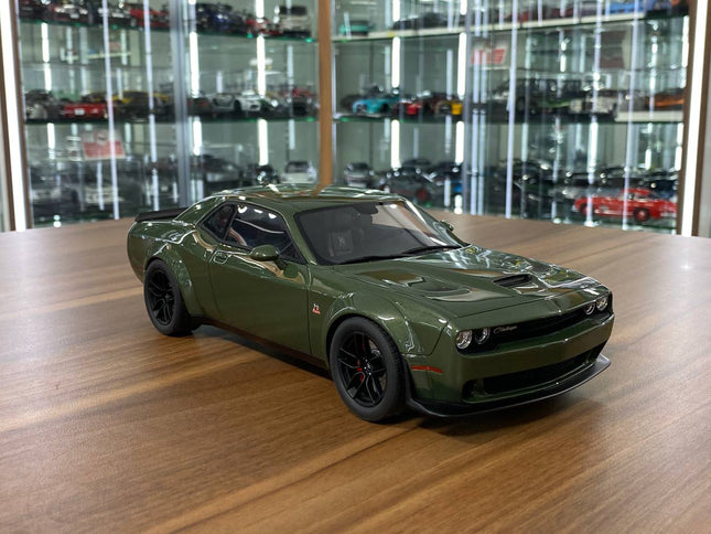 GT Spirit 1:18 Dodge Challenger R/T Scat Pack Widebody 2019 Green Limited 999 - detailed collector display model