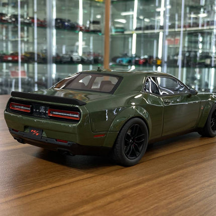 GT Spirit 1:18 Dodge Challenger R/T Scat Pack Widebody 2019 Green Limited 999 - fine detailed model replica