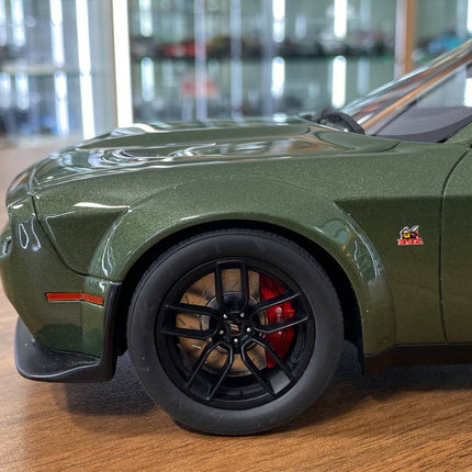GT Spirit 1:18 Dodge Challenger R/T Scat Pack Widebody 2019 Green Limited 999 - scale model for display